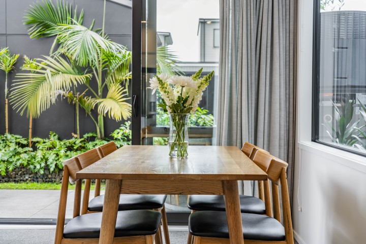 Dining area overlooking the landscaped courtyard   Hobsonville Point   Jev Matt