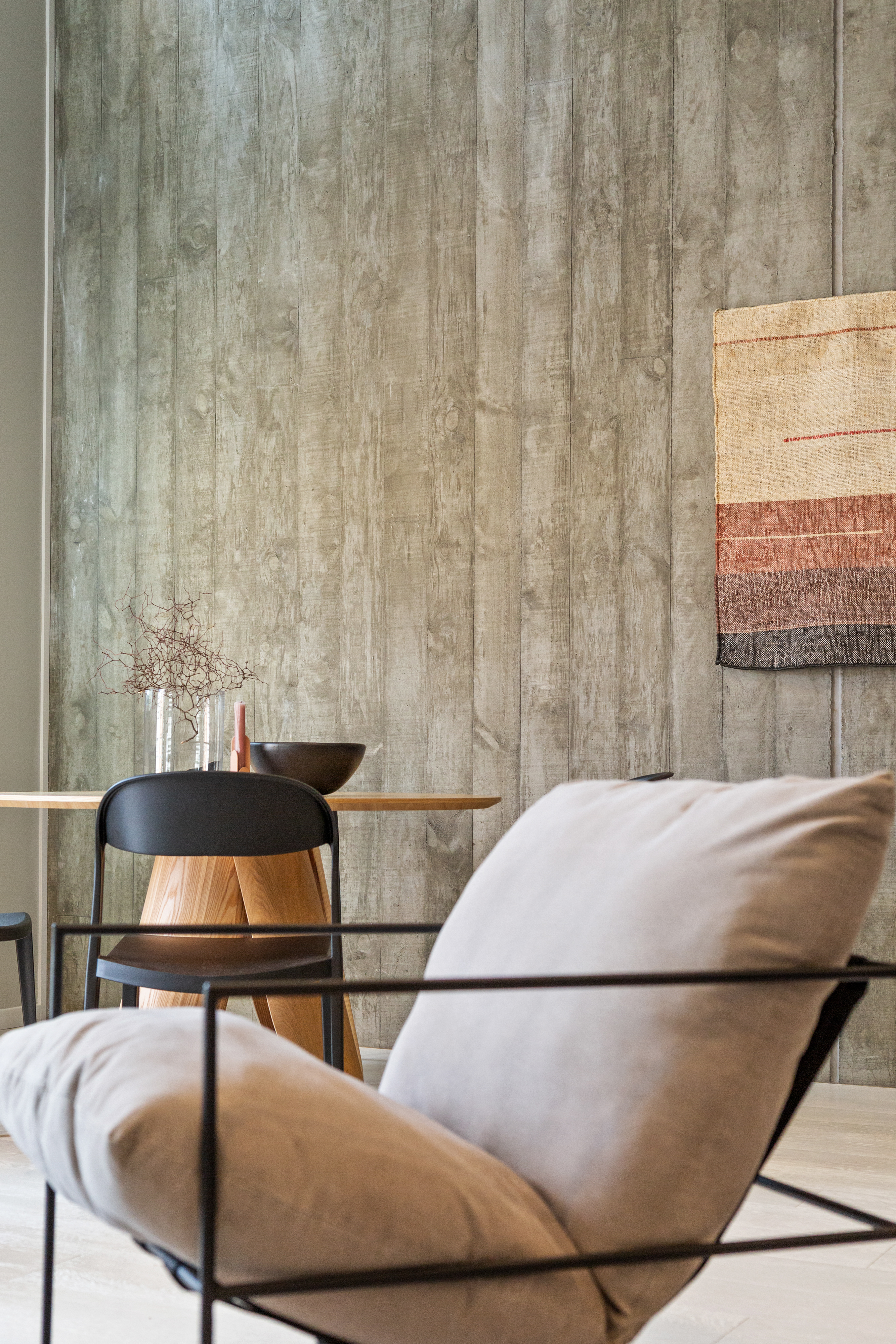 Jalcon Textured feature wall with contemporary dining nook Hobsonville Point Jev Matt.jpg